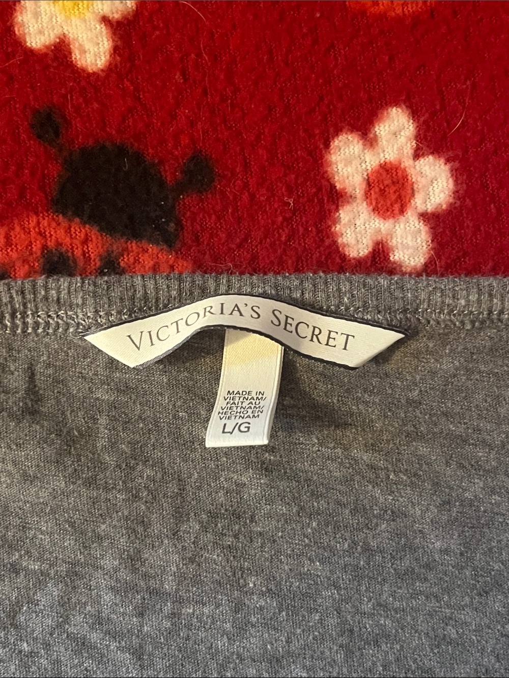 Victoria's Secret Women's Gray Long-Sleeve Scoop Neck Tee - Picture 2 of 2
